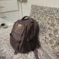 تعدادی لباس  شلوار و کوله و کاپشن پسرانه