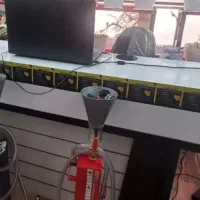 فروشنده ومنشی فروش خانم