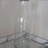 بطری شیشهای و ظرف طلقی