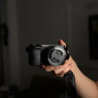 دوربین سونی الفا ۶۴۰۰ با لنز 16-50|دوربین عکاسی و فیلم‌برداری|رشت, چمارسرا|دیوار