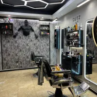 آرایشگر ماهر بامشتری
