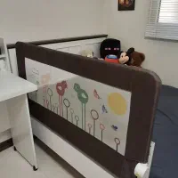 محافظ کنار تخت کودک