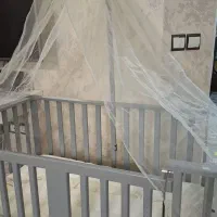 تخت کنار مادر