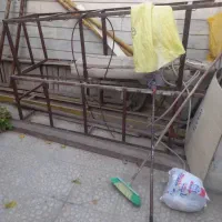 چهارپایه بزرگ ساختمان سازی و آهن آلات