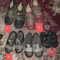 تعدادی کفش بچگانه نو