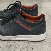 کفش تخت زیرسفید ، درحدنو 42، بدون سر سوزن زدگی