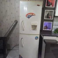 یخچال فریزر اریا تمیز و مرتب سالم و ضمانتی