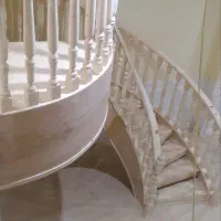 پله چوبی نرده چوبی گرد صاف پیچ