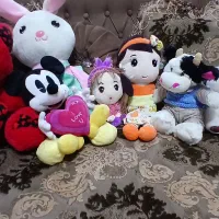 تعدادی اسباب بازی وگیتار