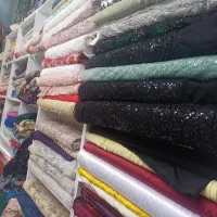 یک فروشنده آقا در پارچه سرای