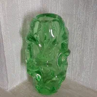 مجسمه گربه ای و گلدان سبز قدیمی قدمت بالای ۸۰ سال