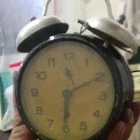 یک عددساعت عتیقه