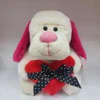 عروسک سگ گوش صورتی