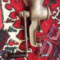 چرخ گوشت دستی قدیمی