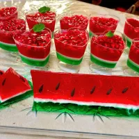 کیک،ژله، سالاد الویه، حلوا