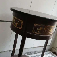 میز تلفن و تلفن رومیزی همراه با مودم