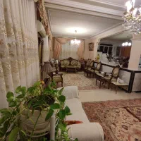 حیاط دو و نیم طبقه  میرداماد