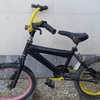 سه عدد دوچرخه دو تا ۲۰ و یک عدد ۱۶