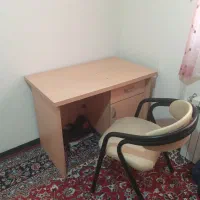 میز تحریر و کامپیوتر