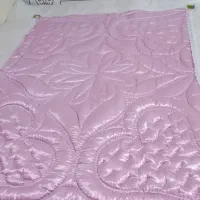 لحاف و پشتی کرسی استفاده نشده و تشک و قابلمه لعابی