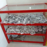 قفسه ویترینی واستند پفک در حد نونو