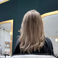 رنگ مو ،ناخن  ،اصلاح ابرو وکلیه خدمات زیبایی