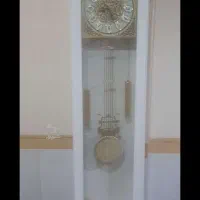 ساعت ایستاده و میزتلوزیون