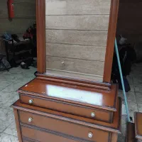 پا تختی و اینه و میز اینه