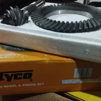 اینجا فروشگاه بزرگ لوازم یدکی جیپ صحرا هست