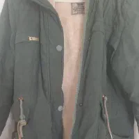 کاپشن|لباس|داران, |دیوار