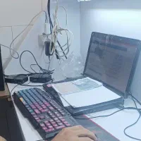 منشی خانم در کافی نت