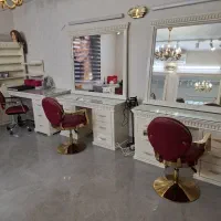فروش کلیه لوازم آرایشگاه زنانه.صندلی .اینه کنسول