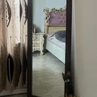 اینه قدی و میز تلفن