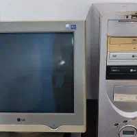 مانیتور کامپیوتر به همراه کیس