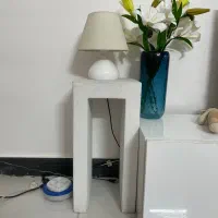 آباژور و میزش