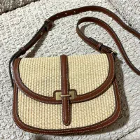 کیف منگو (Mango) و کتونی برشکا (Bershka)