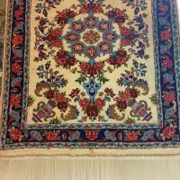 یک جفت پشتی گل سرخ