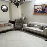 مبل راحتی و میز عسلی