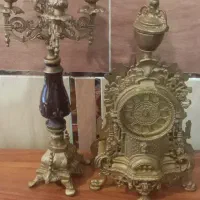 شمعدان وساعت ومیز