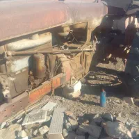 تراکتور رومانی قرمز رنگ مدل ۶۲