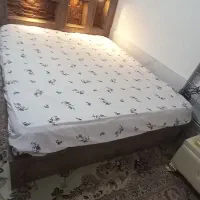 تخت خواب دونفره تمیز ومرتب