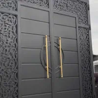 باغی زیبا حیاط تک لت دولت  درب حیاطی پیلوت پارکینگ