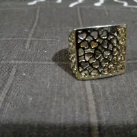 تعدادی زنجیر گوشواره یه انگشتر زنانه