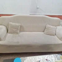 مبل 7 نفره کرمی همراه با میز و عسلی سالم