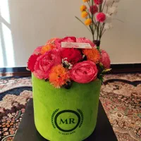 ۲ عددگل و گلدان|گل مصنوعی|همدان, |دیوار