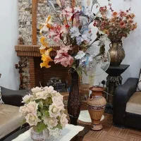 گل مصنوعی و گلدان