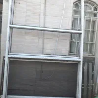 درب پنجره ساختمان