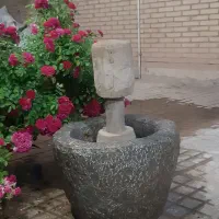 هاون سنگی قدیمی بزرگ بادسته چوبی