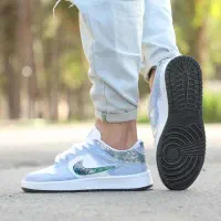 کتونی نایک جردن.|کیف، کفش، کمربند|شیراز, سیاه سنگ|دیوار