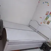 دو دست تخت خواب و دو عدد تشک رویال